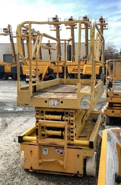 33 ft Scissor Lift - Thumbnail 2