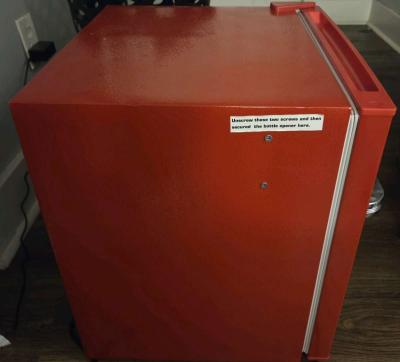 Frigidaire Retro Mini Fridge  16 Cu Ft  Red - Thumbnail 2