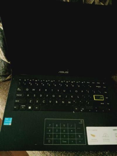 Asus laptop - Thumbnail 1