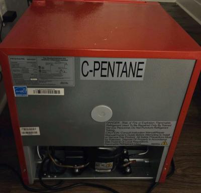 Frigidaire Retro Mini Fridge  16 Cu Ft  Red - Thumbnail 3
