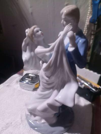 porcelain wedding figurine of man and woman - Thumbnail 5