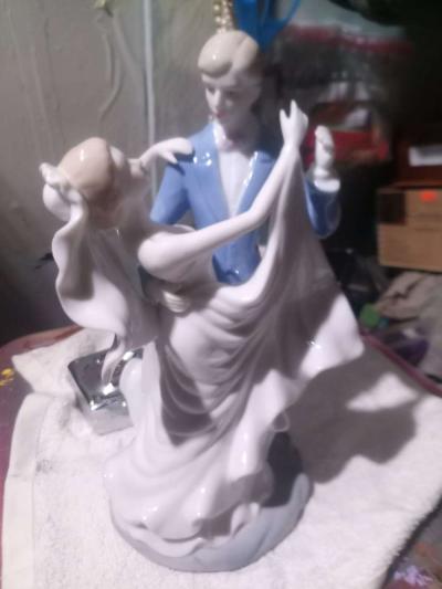 porcelain wedding figurine of man and woman - Thumbnail 2