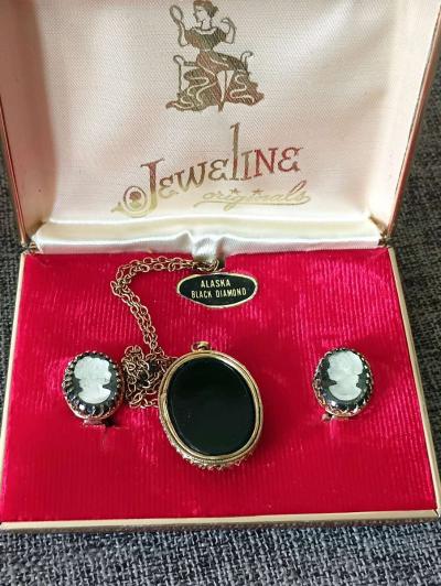 Alaska black diamond necklace and earrings - Thumbnail 6