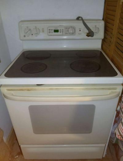 GE White Stove Oven Spectra - Thumbnail 1