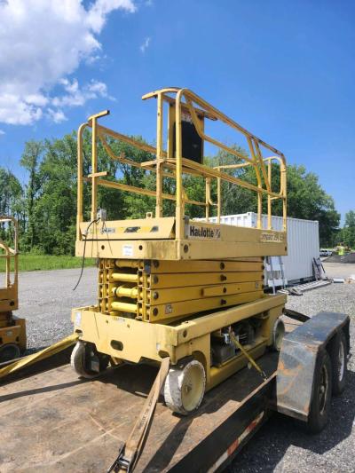 33 ft Scissor Lift - Thumbnail 3