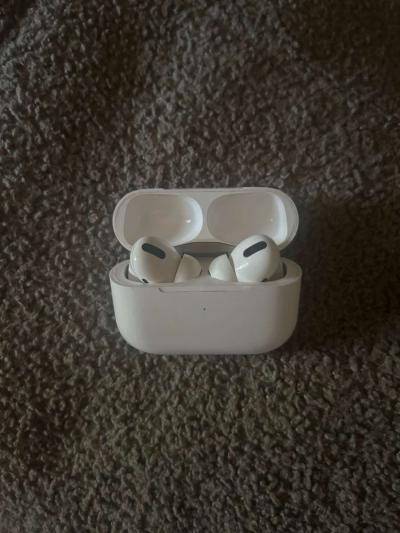Pair of Used Apple AirPods Gen 2
