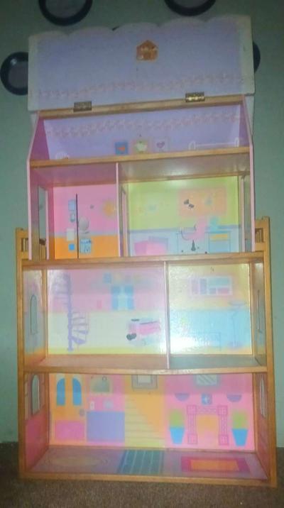 Large 5 Foot Wooden Doll House - Thumbnail 6