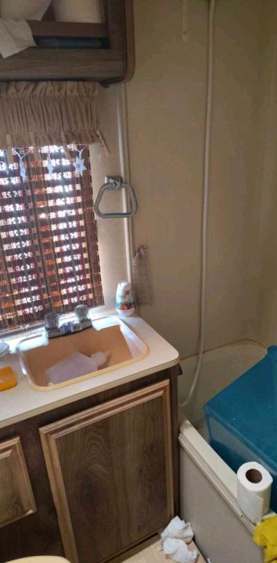 1986 Fleetwood bounder rv - Thumbnail 2