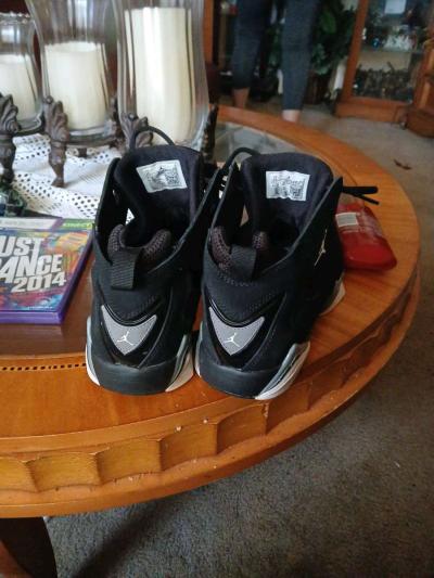 Jordans true flights size 10 mens black and white - Thumbnail 2