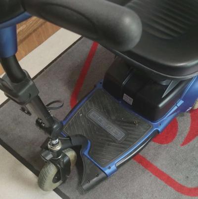 THREE WHEEL SCOOTER - Thumbnail 4