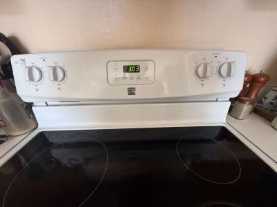 Kenmore Electric Range  2 Years Old  Excellent Condition - Thumbnail 2