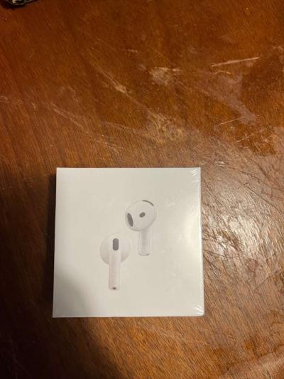 AirPods 4th gen - Grand Rapids, Michigan
