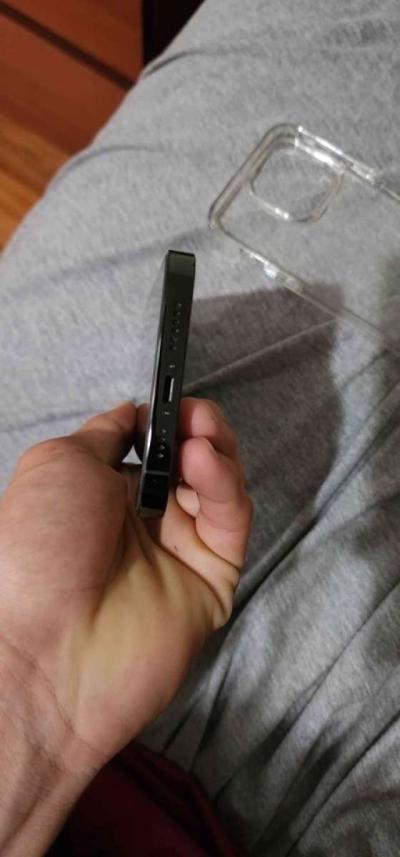 iPhone - Thumbnail 4