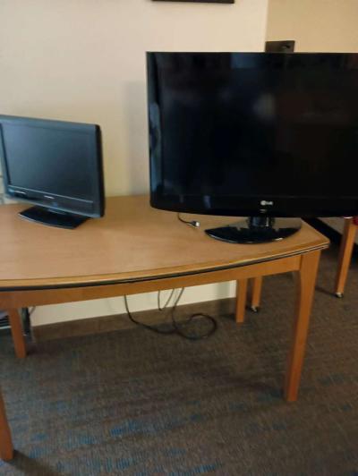 furniture tv moving sale - Thumbnail 3