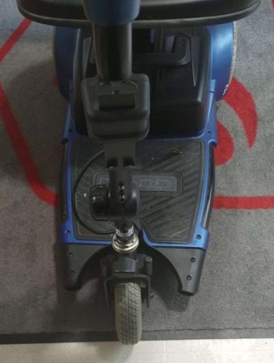 THREE WHEEL SCOOTER - Thumbnail 3