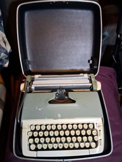 1960s Galaxie typewriter antique collectible - Thumbnail 2