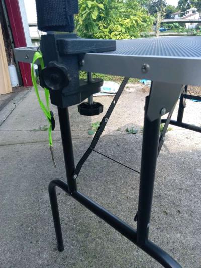 Foldable grooming table with adjustable arm - Thumbnail 1