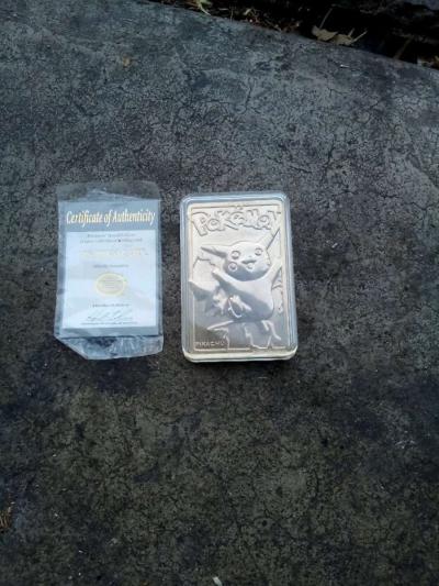 Pikachu Gold Plated trading card