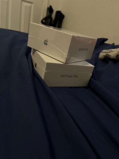 Brand new Apple AirPods 2nd generation - Thumbnail 5