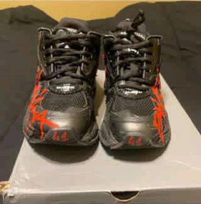 black and red runnere - Thumbnail 2