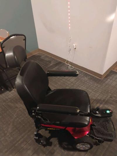 Jazzy Elite es power chair - Thumbnail 3
