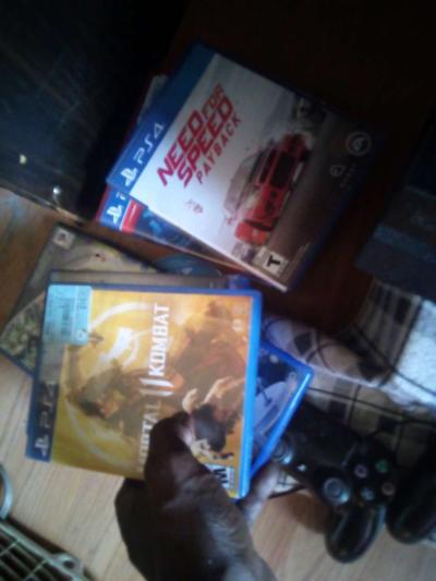 PlayStation 4 - Thumbnail 3