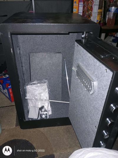 3 cubic feet home safe - Thumbnail 2