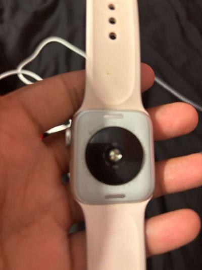 Apple Watch SE - Thumbnail 2