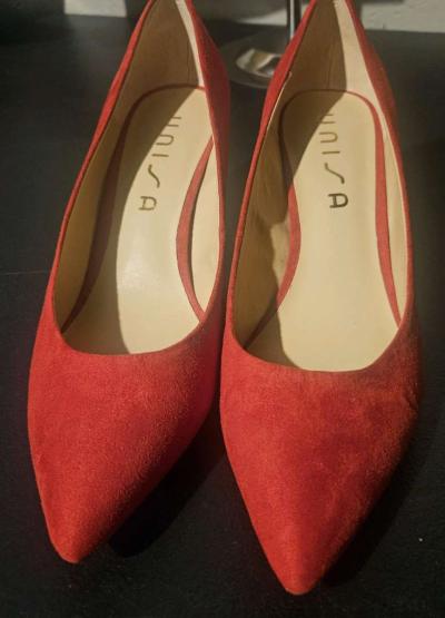 unisa red short heel sz 95
