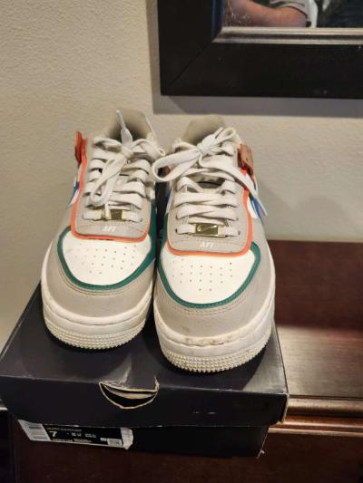 Nike womens shoe size 7 - Thumbnail 2