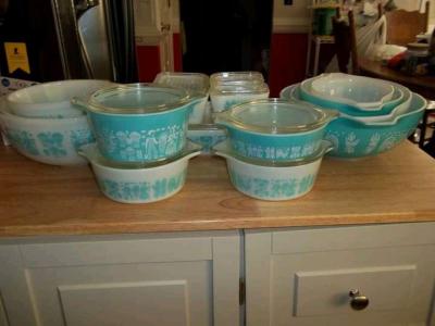 pink pyrex set and turquoise pyrex set - Thumbnail 4