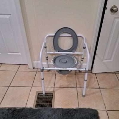 Bedside portable toilet - Thumbnail 2