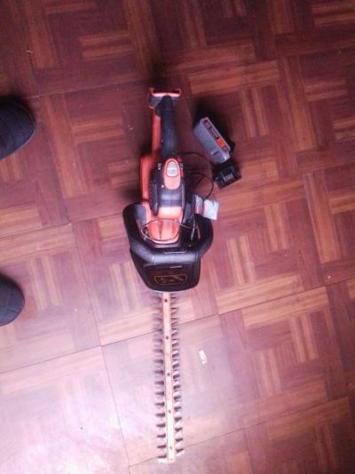 Electric Hedge Trimmers - Thumbnail 2