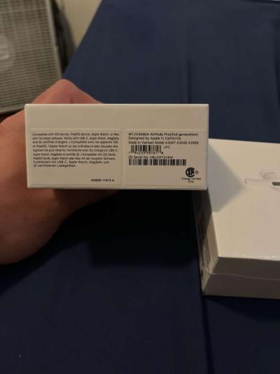 Brand new Apple AirPods 2nd generation - Thumbnail 2