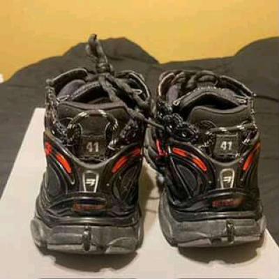 black and red runnere - Thumbnail 3