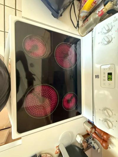 Kenmore Electric Range  2 Years Old  Excellent Condition - Thumbnail 3