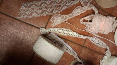 BUNDLE OF LACE VINTAGE MATERIAL SPOOLS - Thumbnail 4