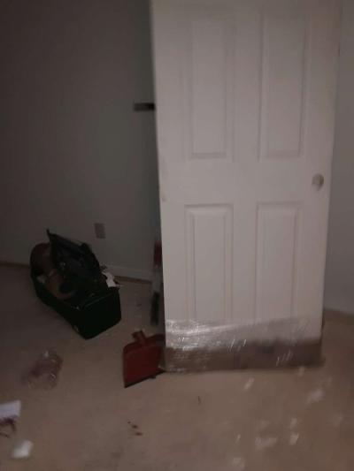 2 door - Thumbnail 2