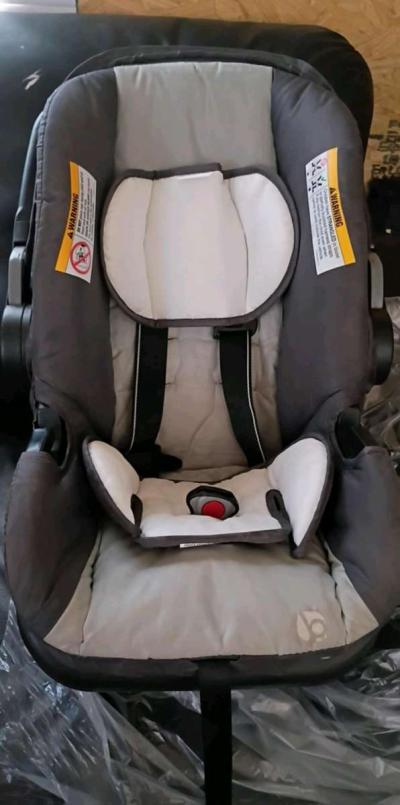 NEW BASSINET AND NEW INFANT CAR SEAT - Thumbnail 5