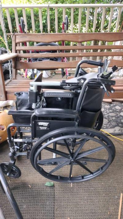 a brand new wheelchair never used that has the foot rest - Thumbnail 3