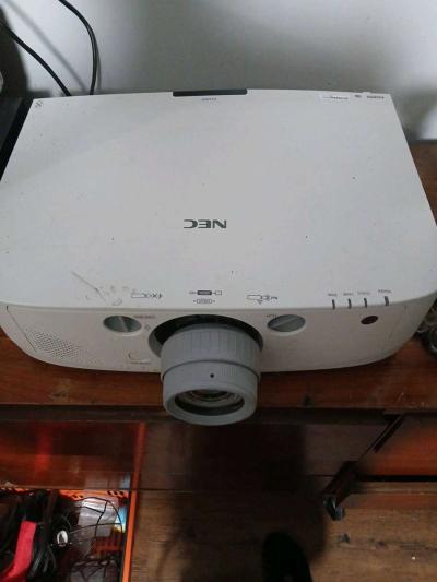 NEC pa600x projector