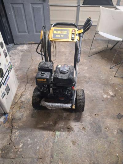 DeWalt pressure washer - Thumbnail 1