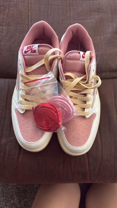 Travis Scott Air Jordan 1 Low OG Shy Pink - Thumbnail 4