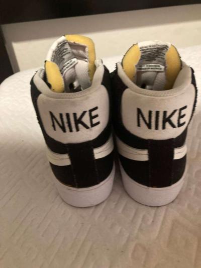 Nike shoes - Thumbnail 2