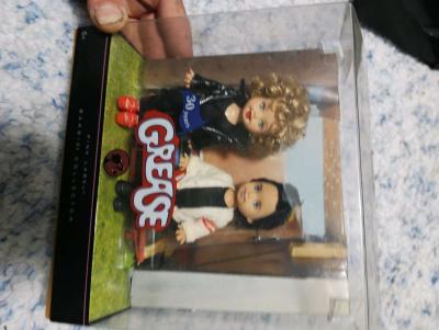 30 year of the movie Grease featuring Sandy and Danny dolls - Thumbnail 4