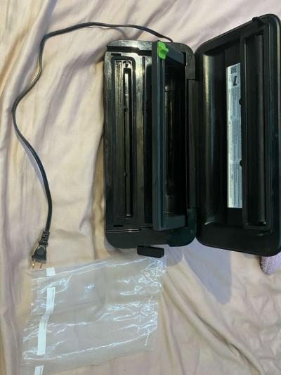 FoodSaver Vacuum Sealer - Thumbnail 2