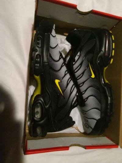 Brand new never worn size 10 and a half Air max mens shoes - Thumbnail 2