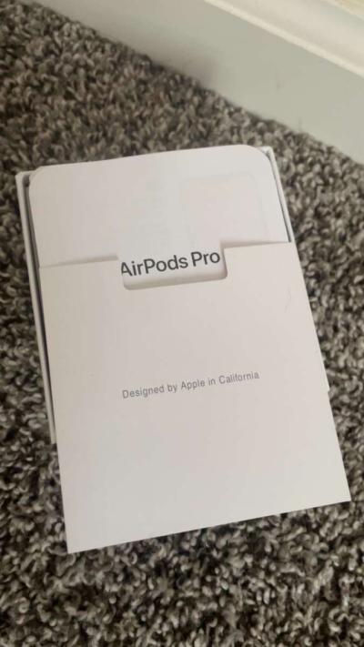 AirPods Pros 2nd gens - Thumbnail 2