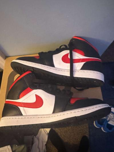 jordan 1 mid size 8 in half - Thumbnail 2