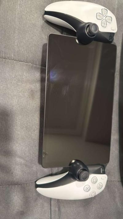 PS5 Portal with Carry Case - Thumbnail 2